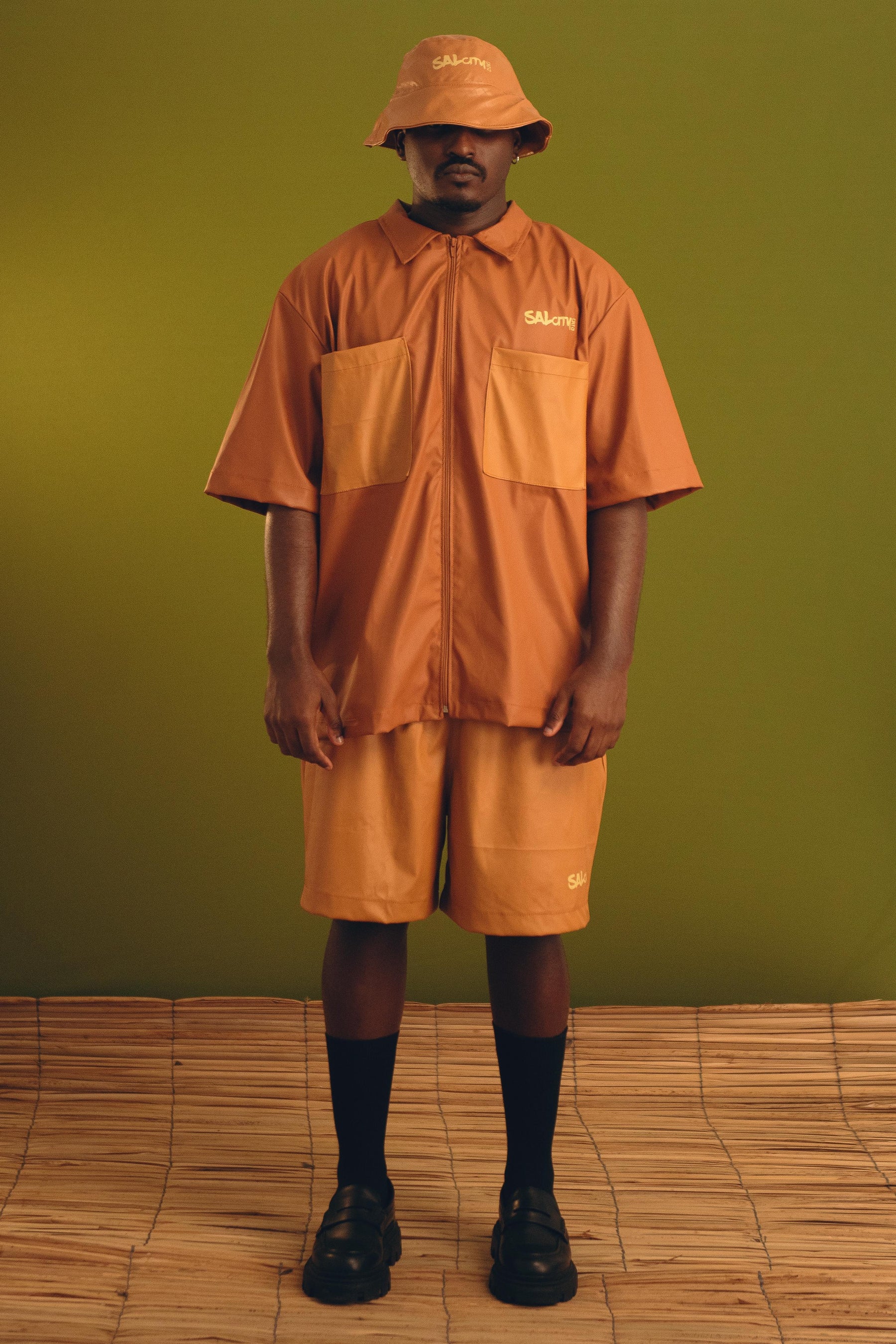 Camisa zíper couro ecológico