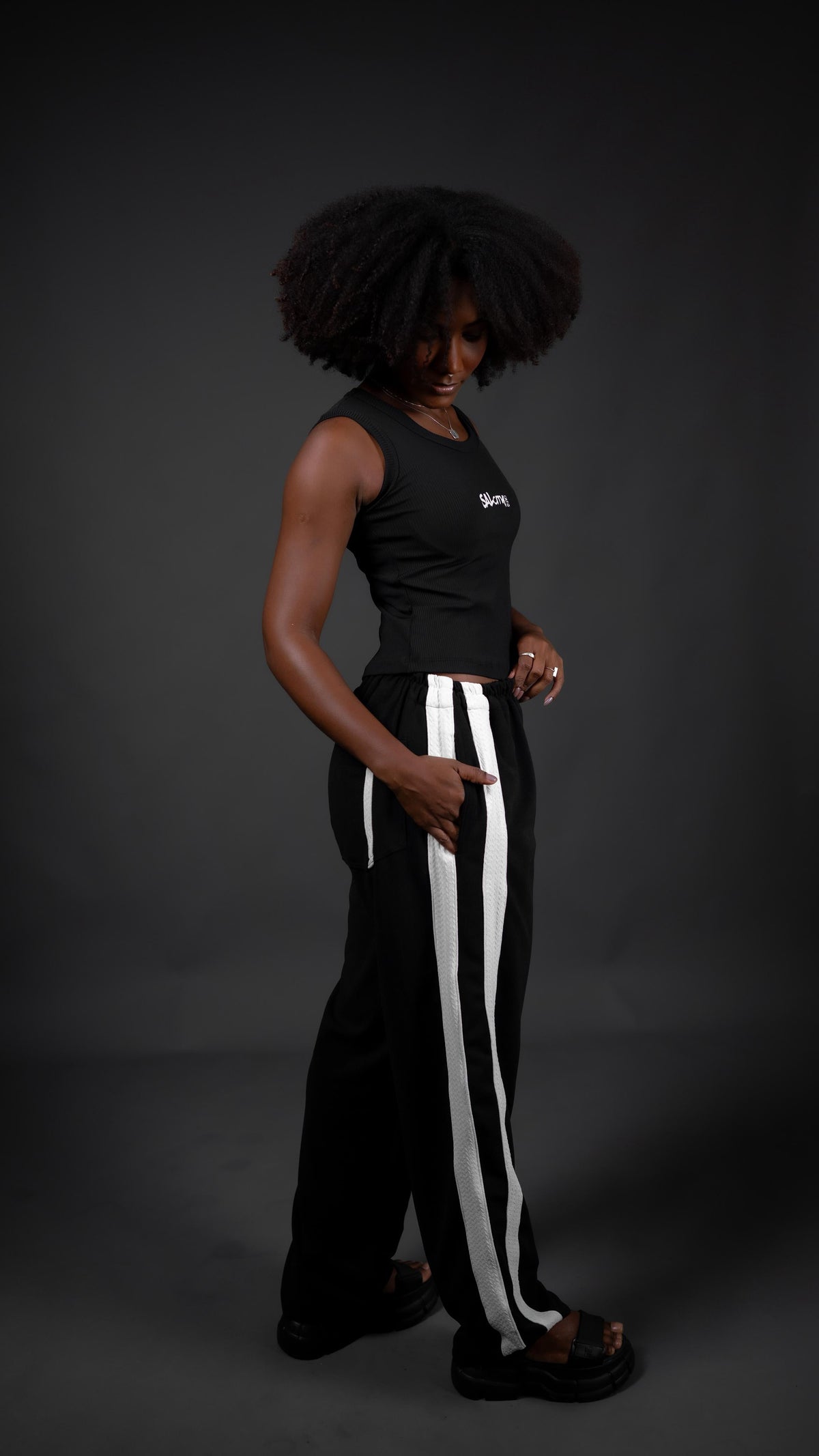 Regatinha clássica canelada preta Monocity