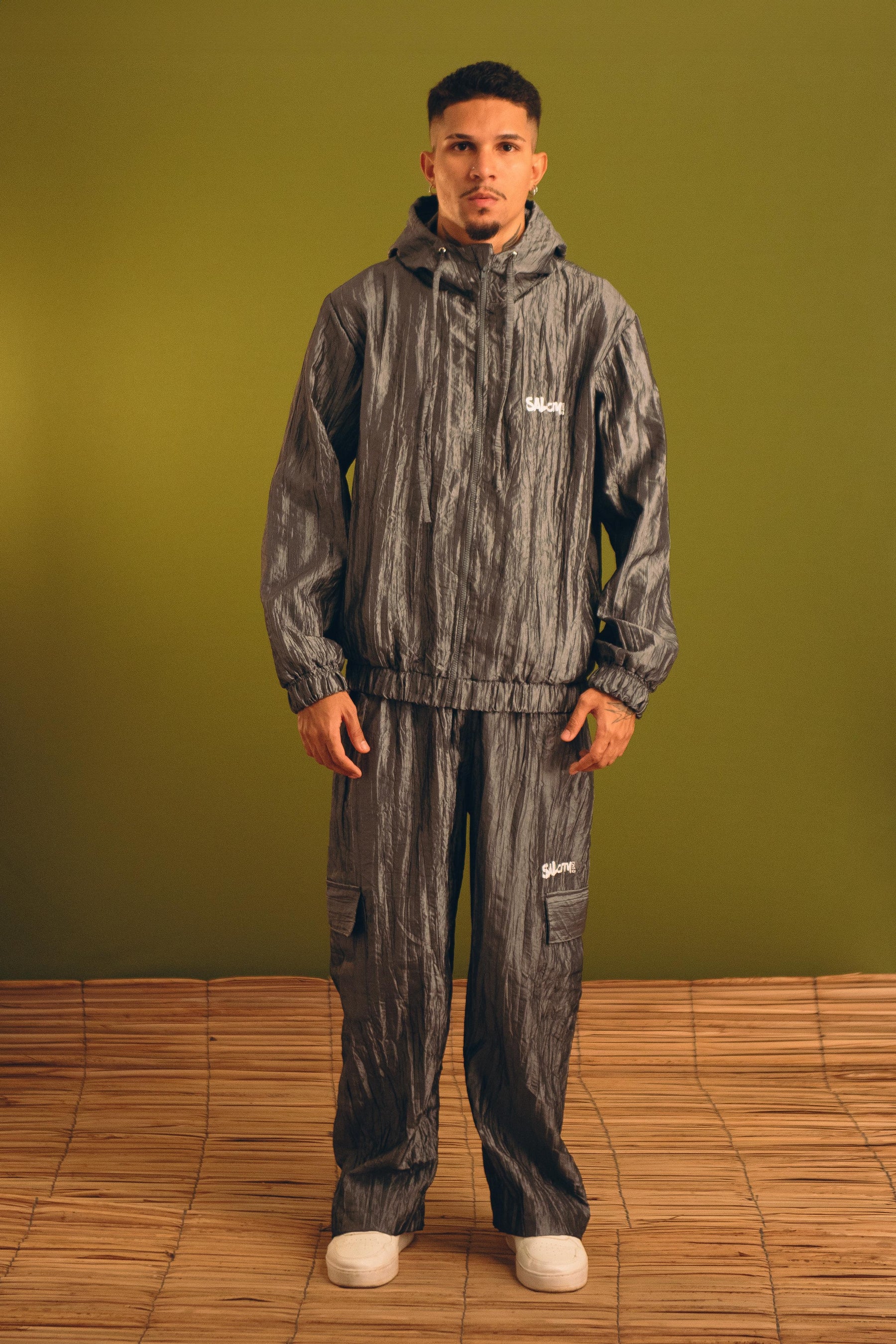 Conjunto corta vento amassado