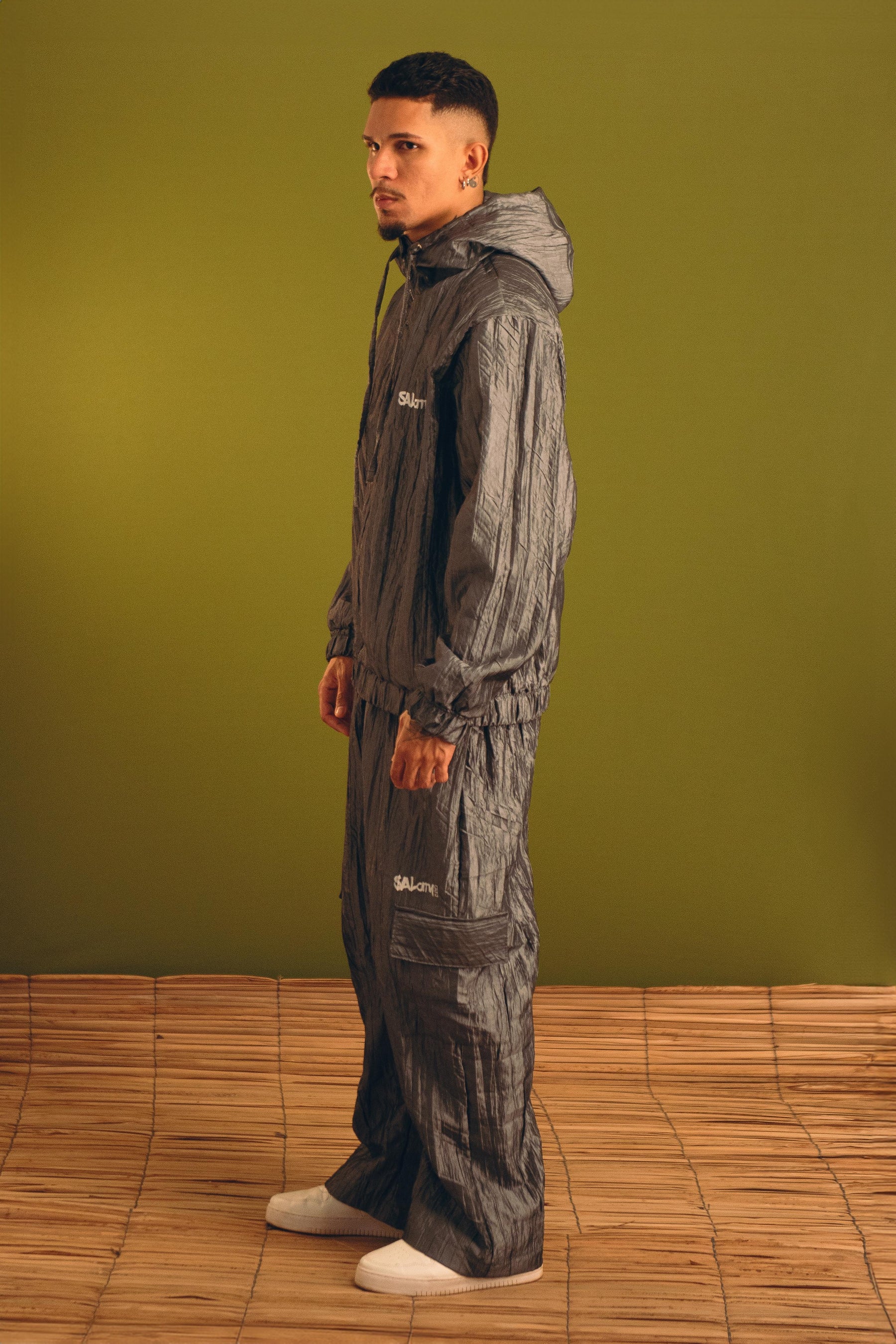 Conjunto corta vento amassado