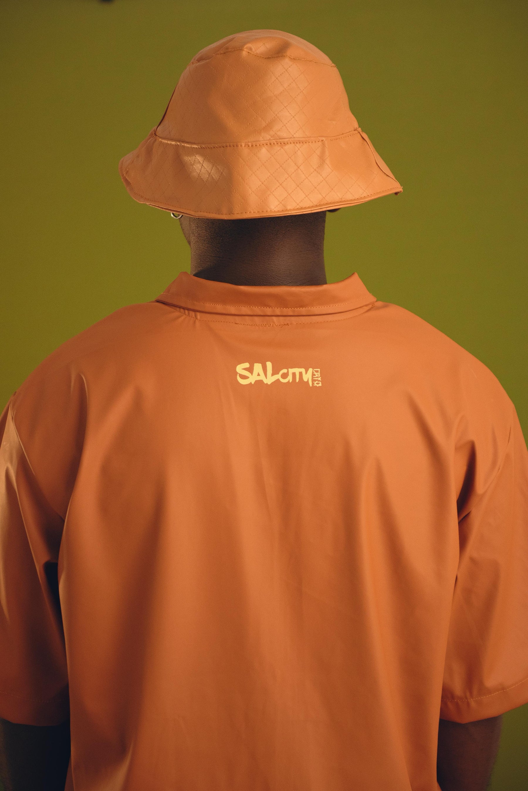 Camisa zíper couro ecológico