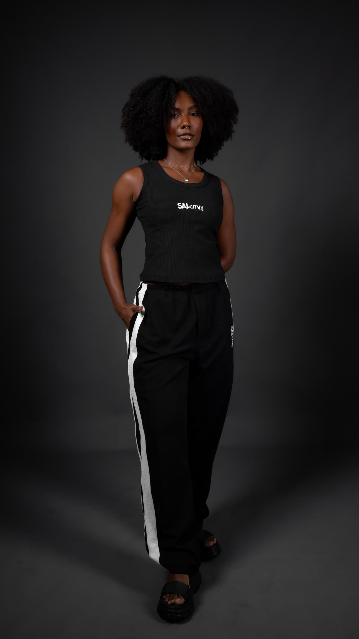 Regatinha clássica canelada preta Monocity