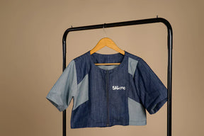 Cropped patchwork com zíper.